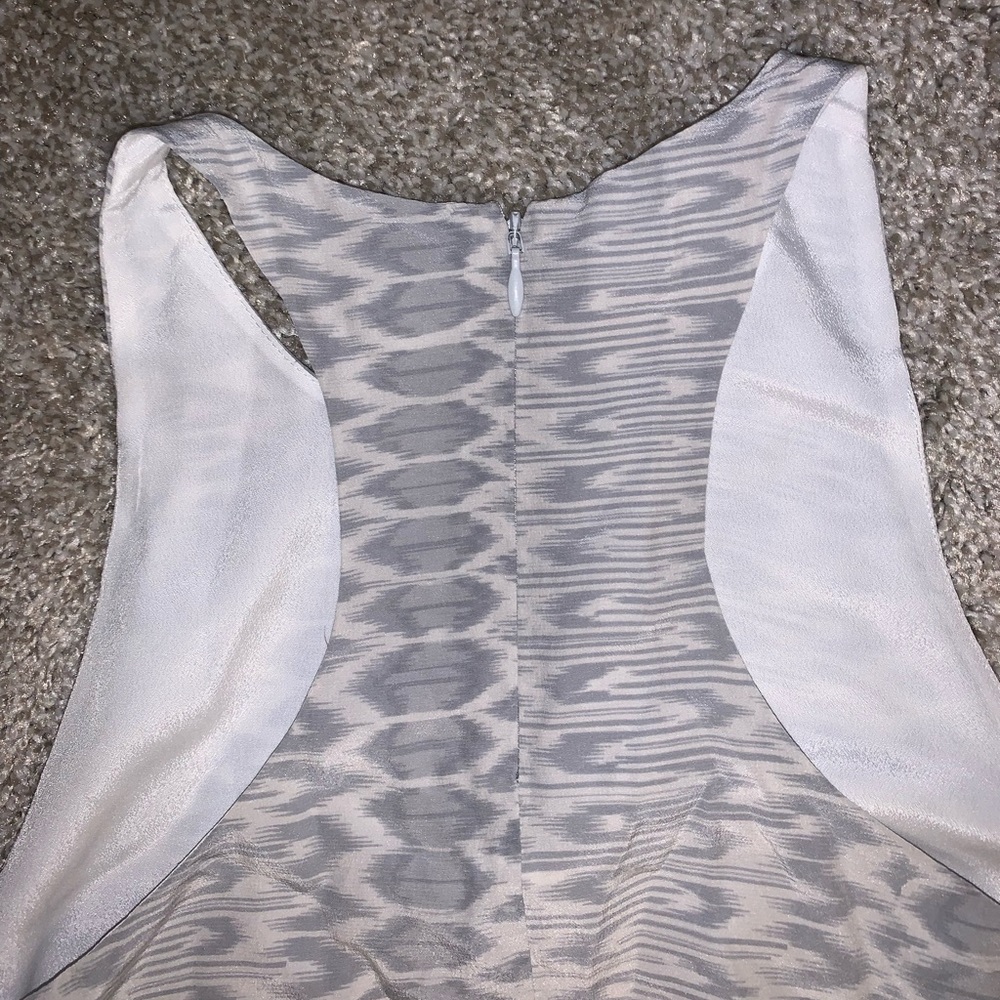 Joie Gray Zebra Sleeveless Zip up Blouse sz XS - Picture 10 of 10